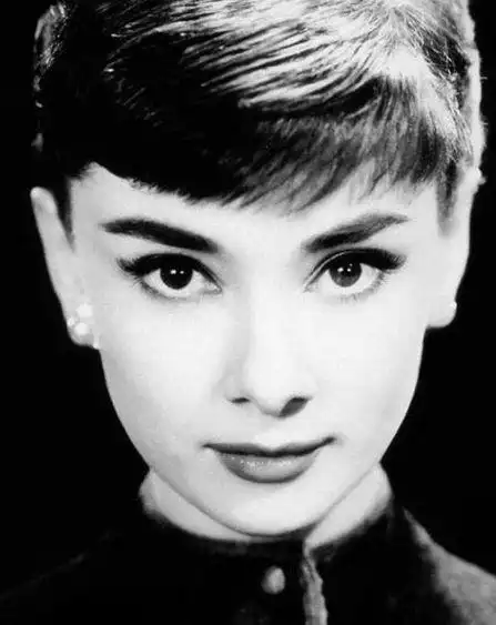 赫本最美的5张黑白照片,拥有独特气质,最后一张是很多人的壁纸