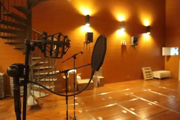 ▼ 声临其境 发掘自己的声线特色,走进专业录音棚,配音还原经典电影