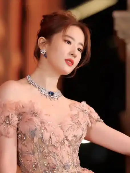 刘亦菲冬日栗子妆