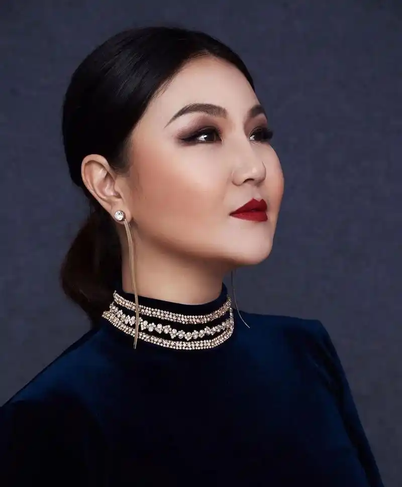 主要作品: 《草原音画交响组曲》,《卫拉特风情组曲》,交响变奏曲