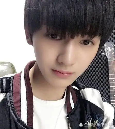 朱正廷学生时代照曝光,看到小学那一张,网友:从小就注定了!