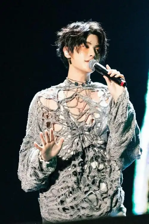 黄明昊 你是懂搞悬念的##黄明昊换头像预告新专辑