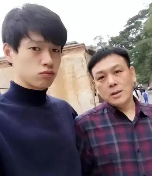 明星父母客串子女作品却意外惊艳整部戏胡歌父亲也不例外