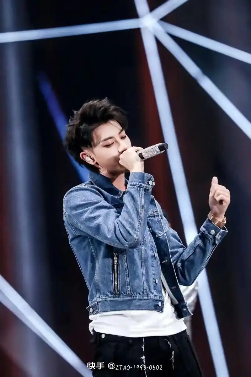 黄子韬图片合集.#我的宝藏男孩#满脑子都是你 - 抖音