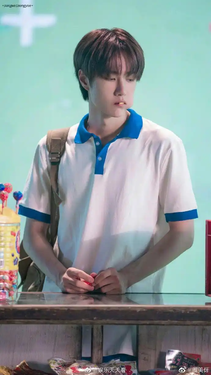 分享王一博校服写真为校草王学长倾心