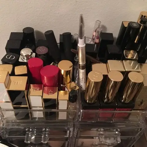 发布了晒货2年前 一堆口红一张嘴