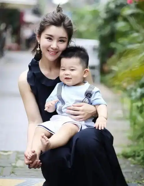 她是冯巩"女儿",出道19年从不接吻戏,如今35岁被宠成公主__凤凰网