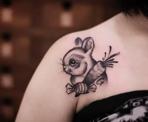 肩胛黑灰newschool可爱小兔子纹身图案