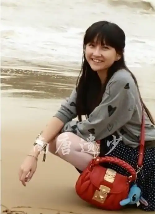 曹骏女友外形清纯靓丽,和"真命小和尚"非常般配.