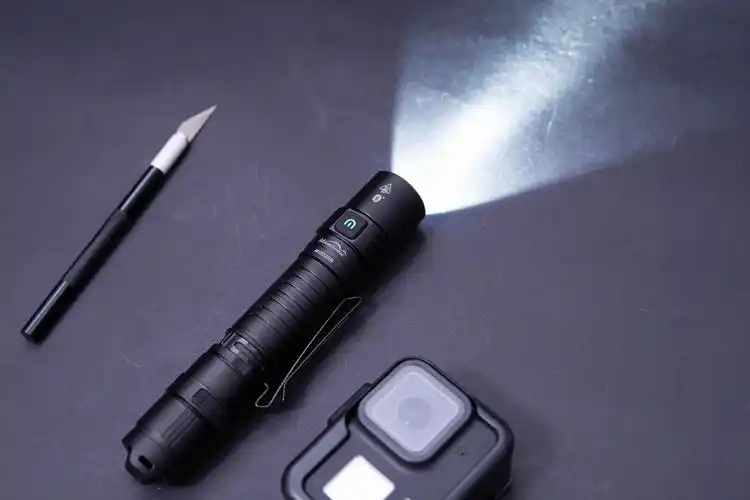 切断黑暗,手握光明——迈极炫mod20b便携式手电筒