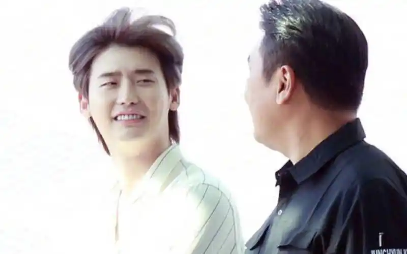 让我们再来聆听一下李钟硕和丁海寅带来的歌曲