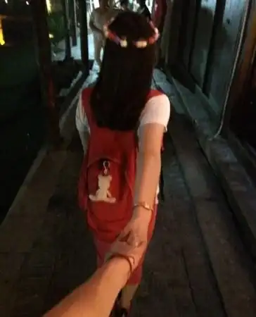 我可以做你女朋友吗 女朋友和我谈她都不是处了,我可以牵手拥抱她但是