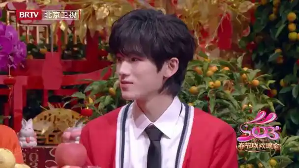 宋亚轩给田震送花##宋亚轩邀请田震来参加团体的演唱会##北京台春晚