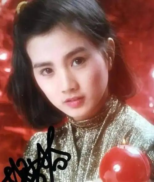 她是70年代台湾最红的女星长相甜美清纯被誉为学生情人