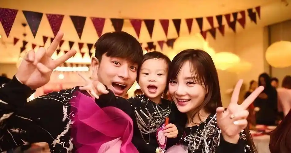 贾乃亮与李小璐关系破冰女儿甜馨起关键作用网友劝赶紧复婚