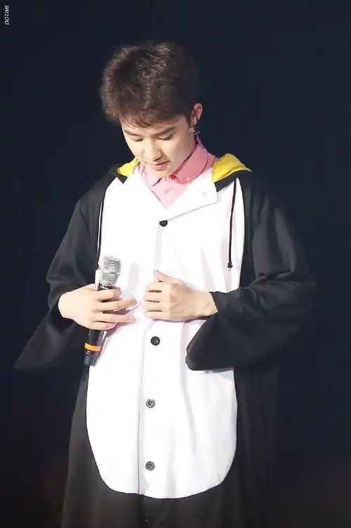 有没有都暻秀企鹅服超可爱的图? - 知乎