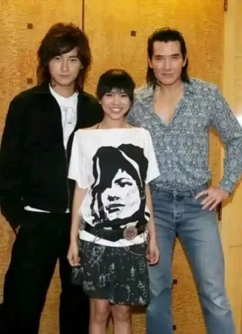 费翔年轻就187身高现在184最多,一直被高估.