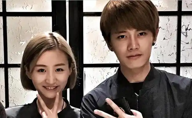 任嘉伦兰贺合照曝光被扒两人10年前就认识辛芷蕾也在吃瓜