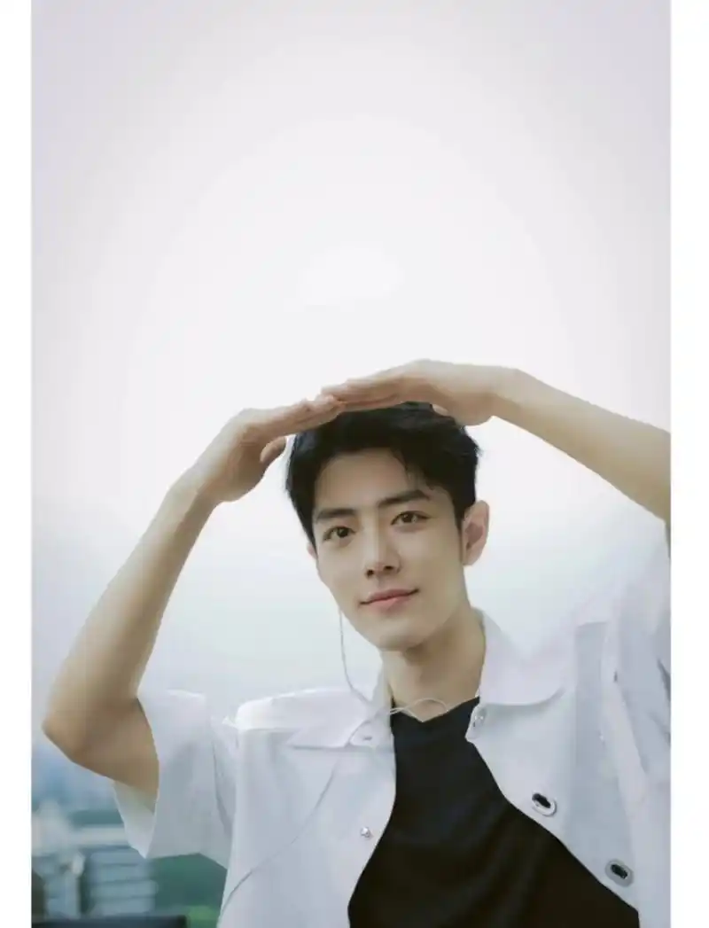 1,王嘉尔还是很在意自己的身高,他喜欢找没自己高的女生.