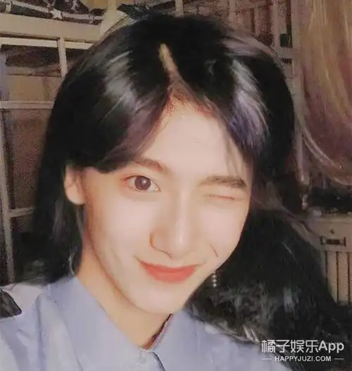 胡先煦女装照神似陈都灵,严宽ai换脸撞脸娜扎?帅哥就该被泥塑!_女生