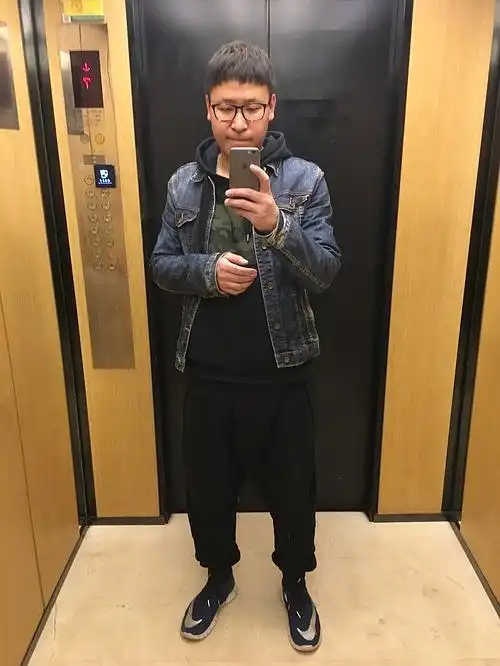 喜欢丑丑的 一般经济水平的 老实的男孩 我一米八 160斤 不抽烟不喝酒