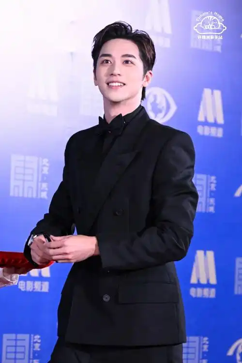 许魏洲大学生电影节造型##第30届大学生电影节青春之夜