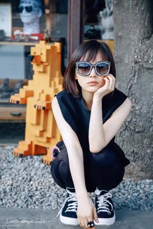 王子文新短发造型现身机场,这个夏天又有发型可参考了!