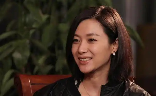 从19岁起男人不断,49岁还没玩够,"风流才女"徐静蕾现形记