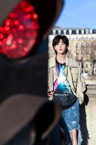 朱正廷 justin巴黎时装周首秀 潮范前卫时尚感爆表