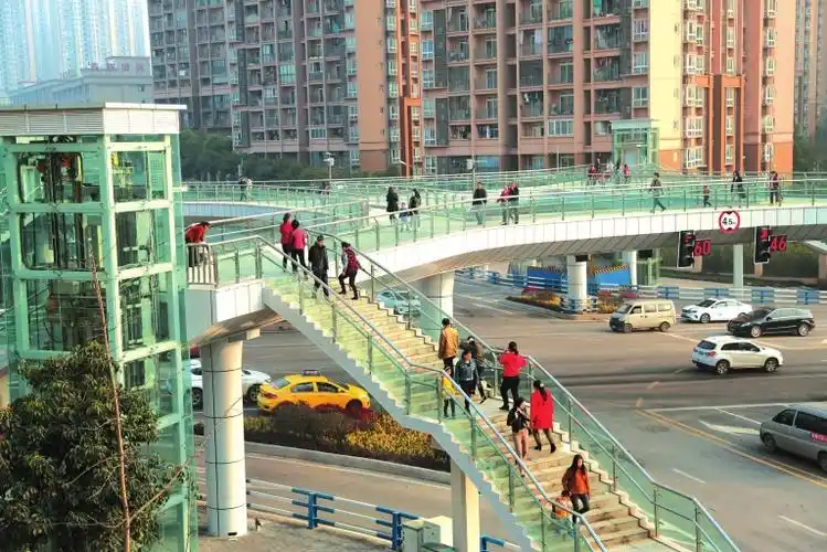 天桥上很安全外婆您放心嘛