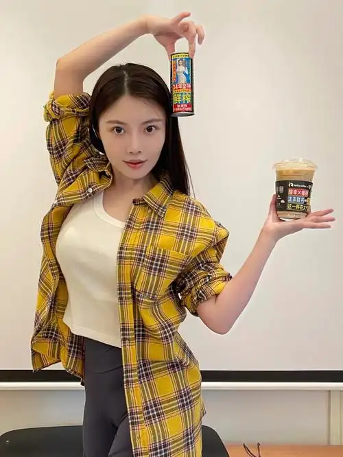 感谢徐冬冬示范正宗椰汁喝法