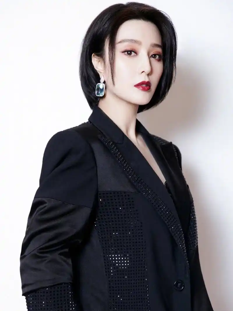 范冰冰高调亮相,穿黑色亮片西装,短发造型惊艳!