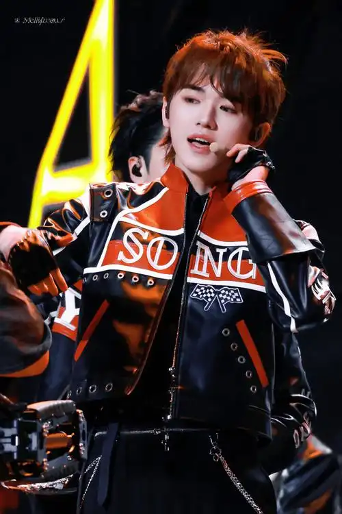 宋亚轩楼外楼演唱会##时代少年团叁重楼暨出道四周年演唱会##时代