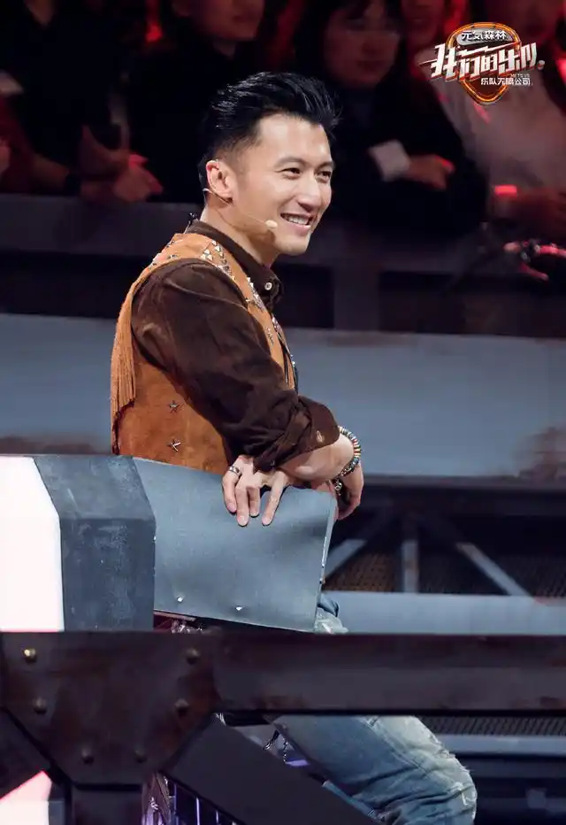 谢霆锋打造复古牛仔风梳起大背头造型霸气十足