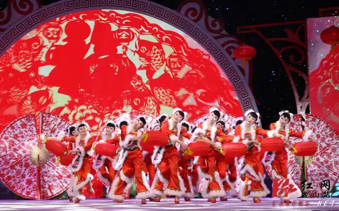 "幸福龙山"2018春晚精彩纷呈点燃小年夜