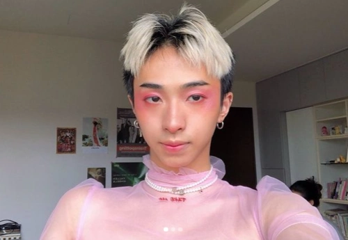 伊能静儿子穿透视束胸装玩自拍他才是真正的狂野男孩