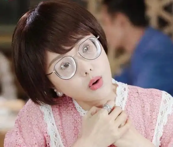 在2019年,刘思希一边读书一边拍戏,最终自费137万完成了香港科技大学