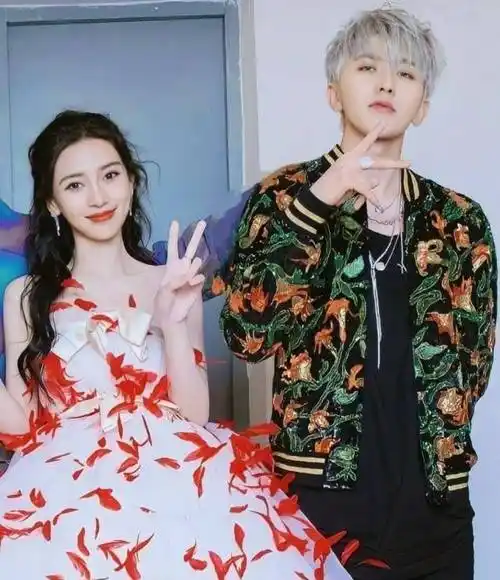 蔡徐坤不愧是cp体质,不仅与lisa组cp,如今又和baby组姐弟cp_因为_节目