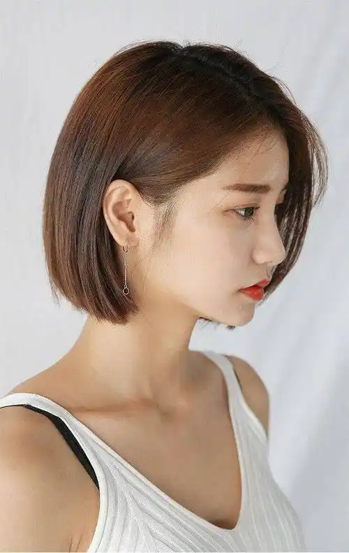 长脸型女士的发型秘,选择这几种发型,时尚又美丽