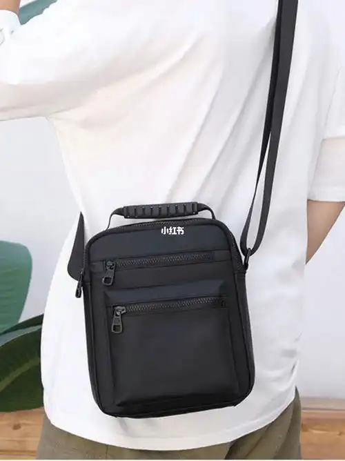 男士背包单肩包休闲运动包斜跨包