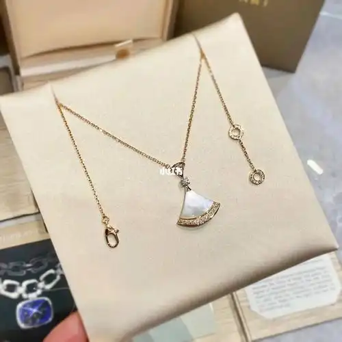 宝格丽贝母大号镶钻小裙子项链