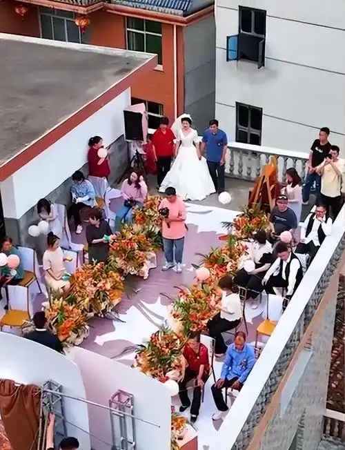 浙江90后新人举办天台婚礼,唯美场面让人慕了:预算有限浪漫无限