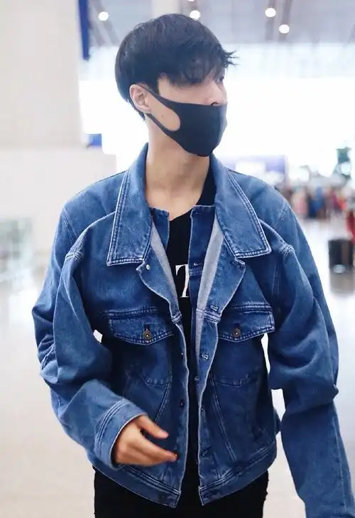 张艺兴厉害了,牛仔外套狂吸睛,穿在身上像是"连体人"