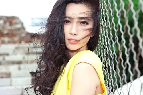 李冰冰积极响应脱贫星主张演艺人应回馈社会