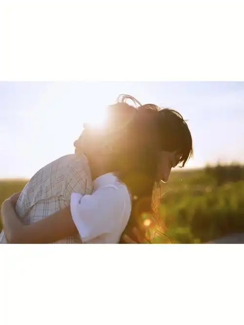 我们会深情拥抱 我们会一直到老| 婚纱照