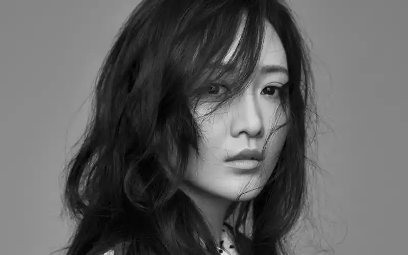 王鸥性感妩媚时尚写真图片桌面壁纸