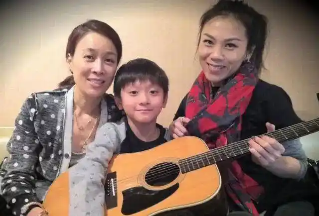 那英15岁儿子近照,完美继承妈妈高颜值,网友:跪求出道吧_运动_高峰