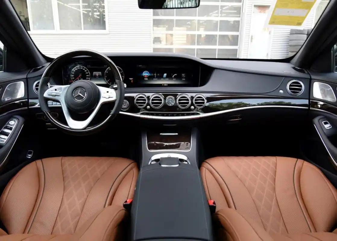 新一代奔驰迈巴赫s450典藏版和老款区别