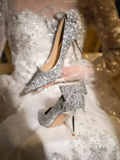 银色成人礼高跟鞋
