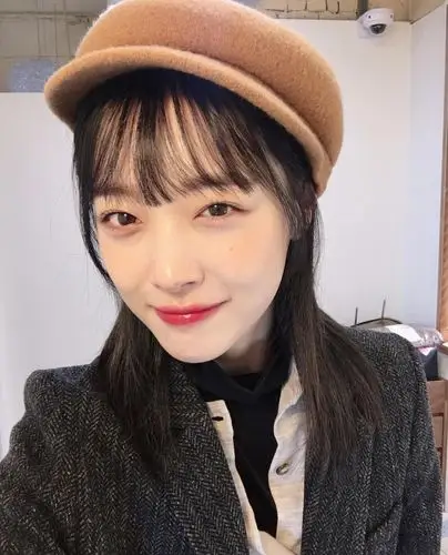 雪莉ins 自拍四连 太可爱了